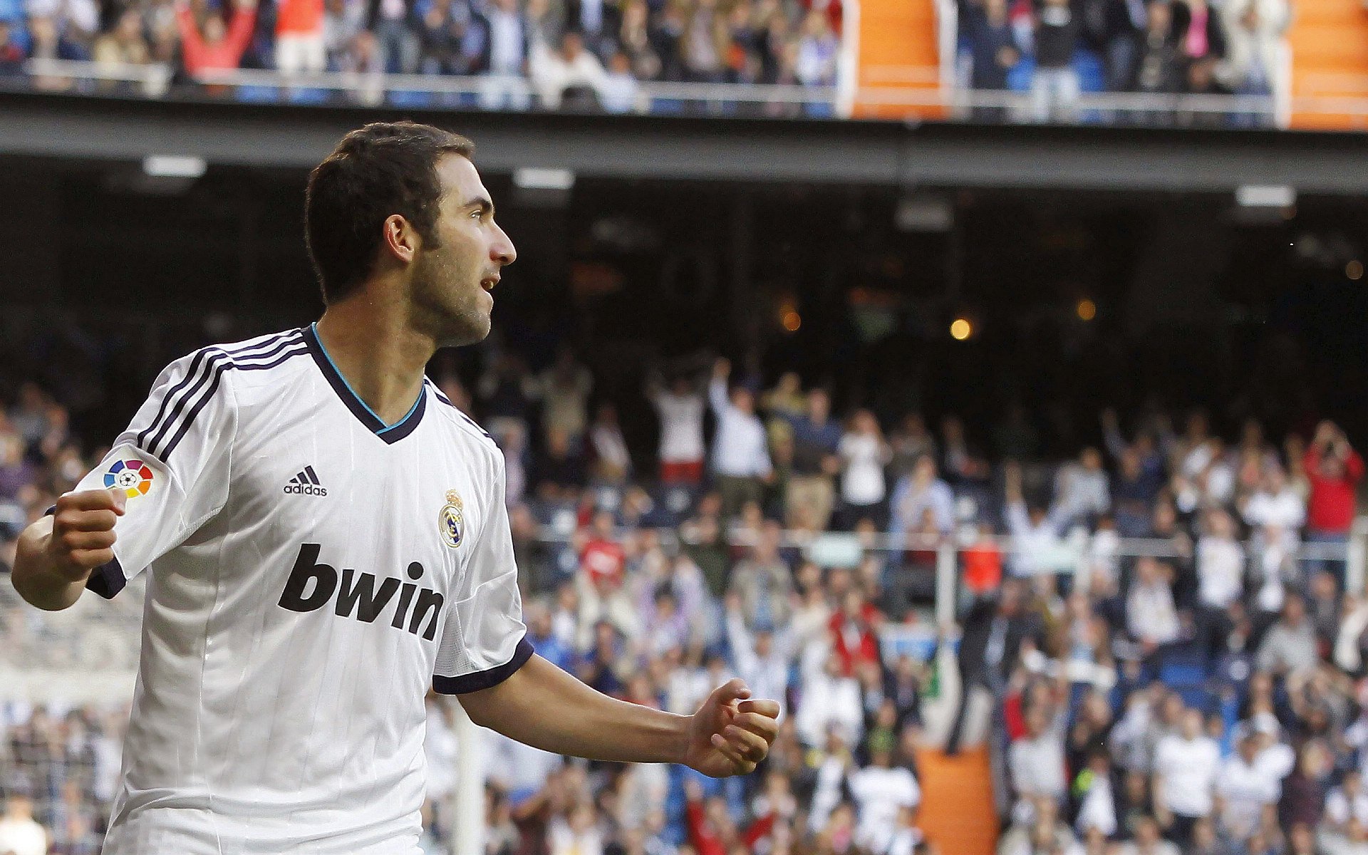 德甲比赛中，精彩扑救扭转干坤，竞技水平不断提升